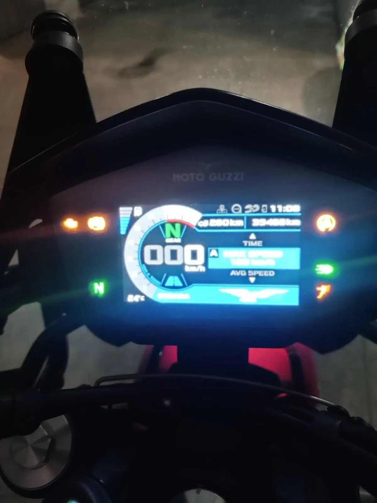 Moto Guzzi V85 TT (2019 - 20) (10)
