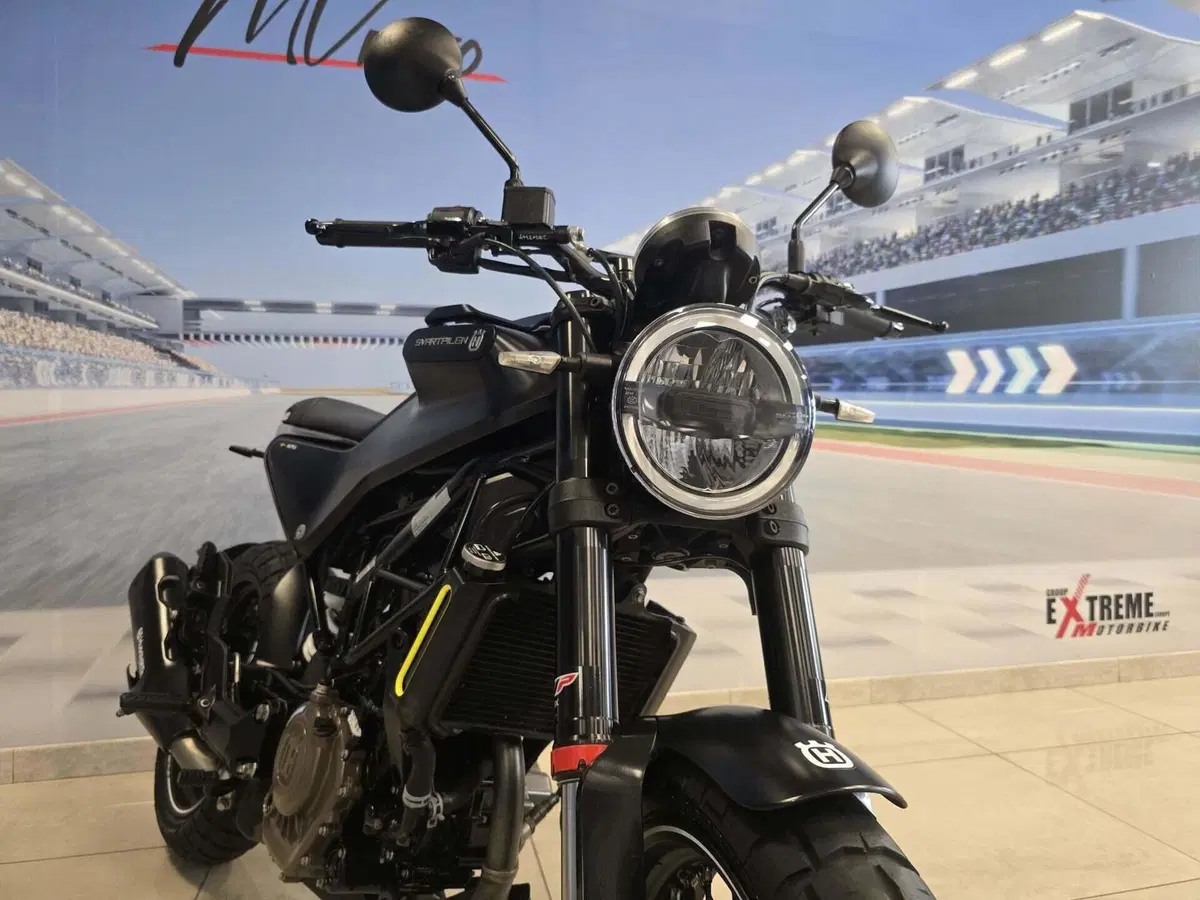 Husqvarna Svartpilen 125 (2021 - 23) (12)