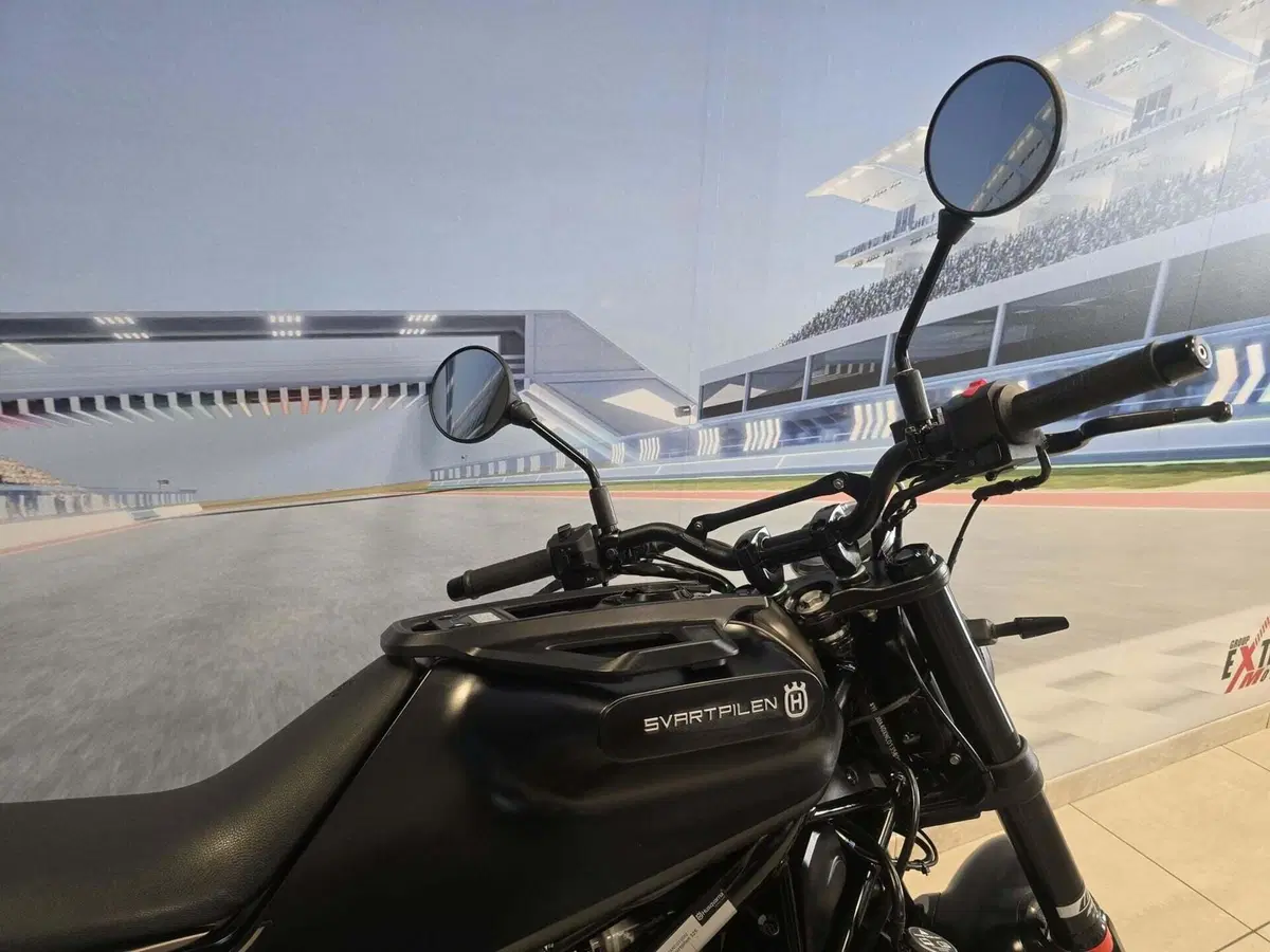 Husqvarna Svartpilen 125 (2021 - 23) (16)