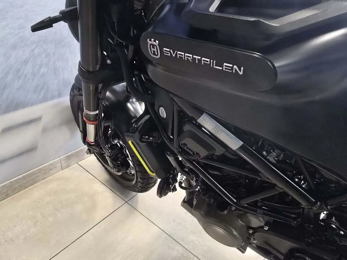 Husqvarna Svartpilen 125 (2021 - 23) (18)
