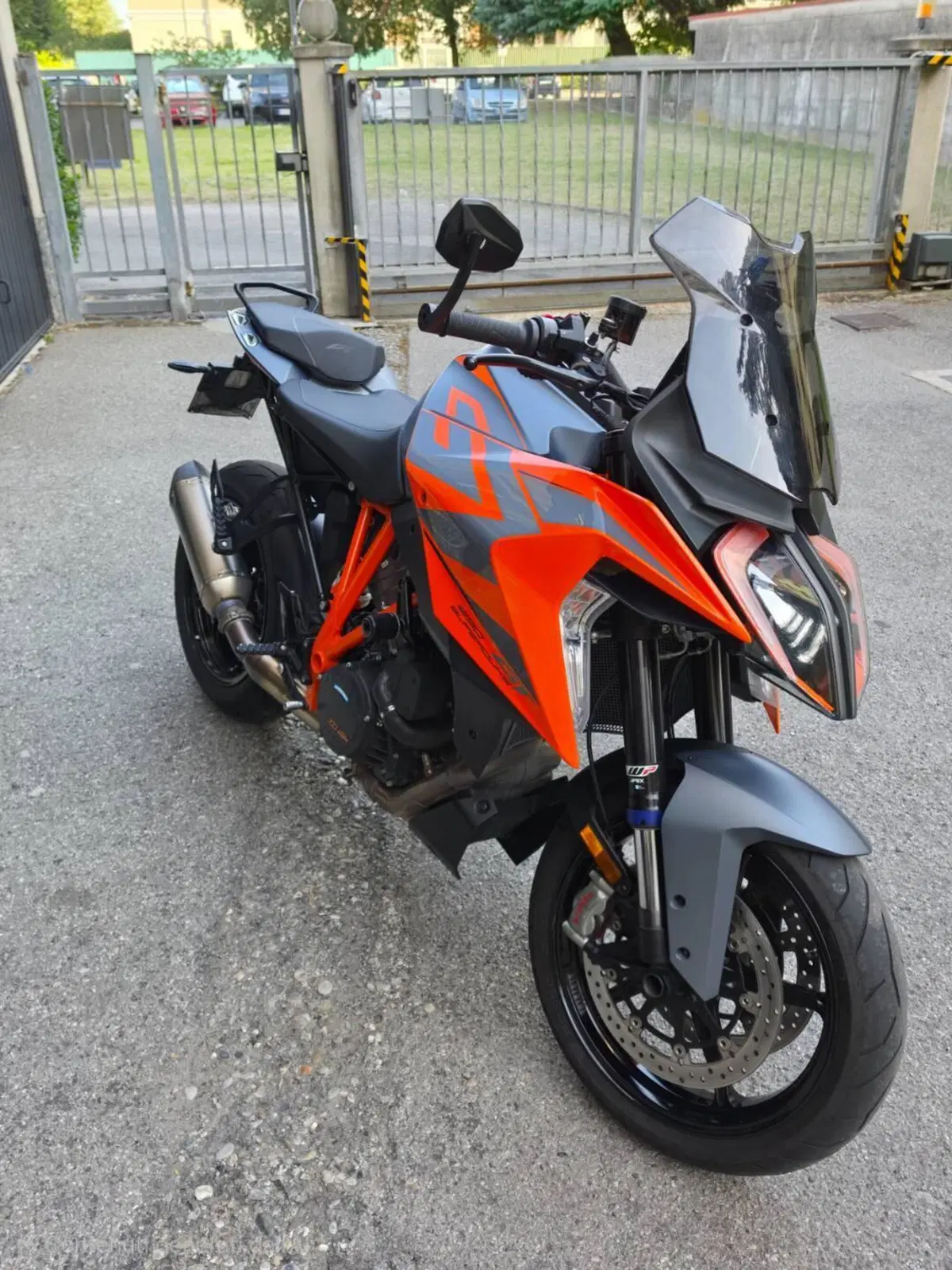 KTM 1290 Super Duke GT (2021 - 25) (2)