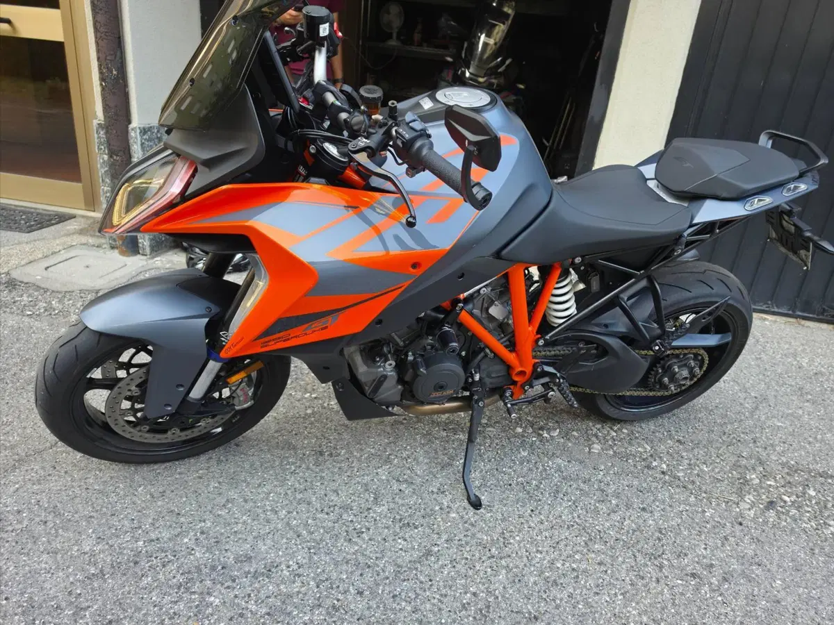 KTM 1290 Super Duke GT (2021 - 25) (3)