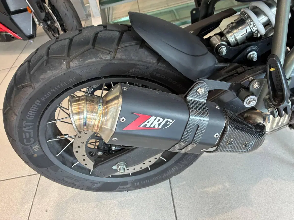 Royal Enfield Himalayan 450 Tubeless (2024 - 26) (4)