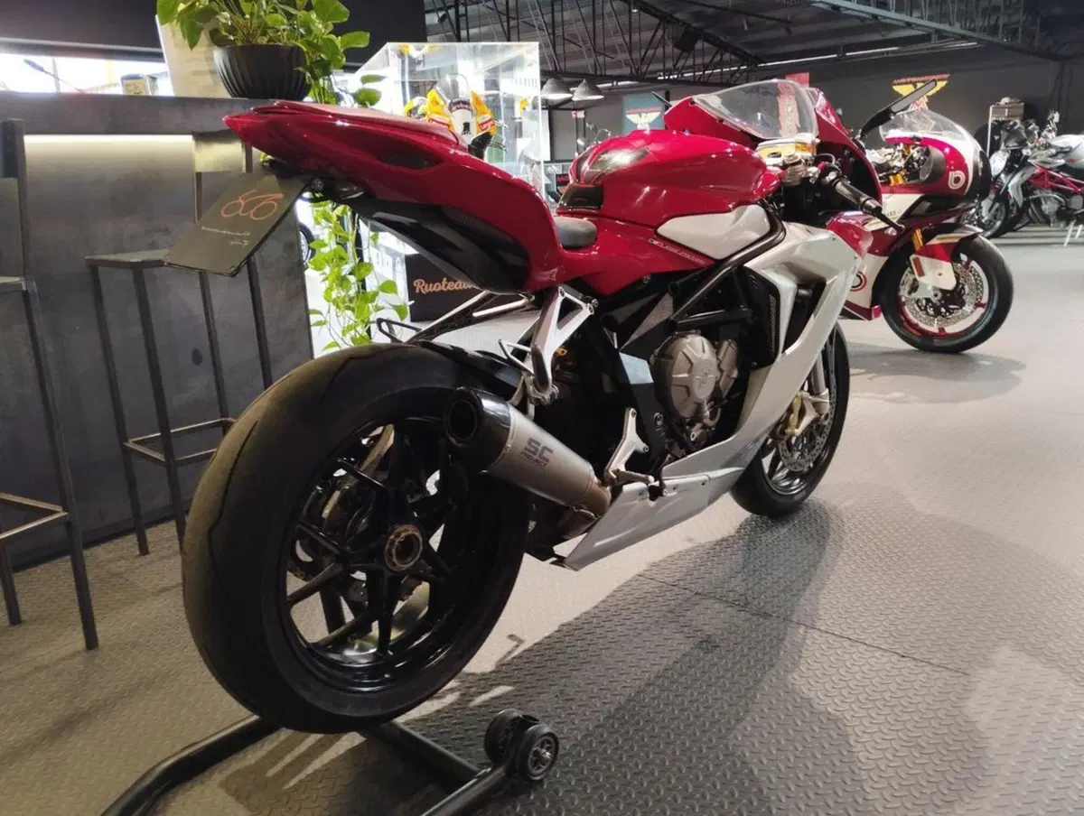 MV Agusta F3 675 (2011 - 15) (5)
