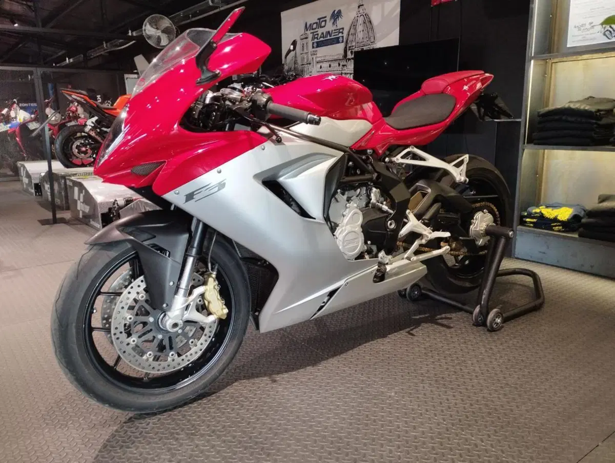 MV Agusta F3 675 (2011 - 15) (4)
