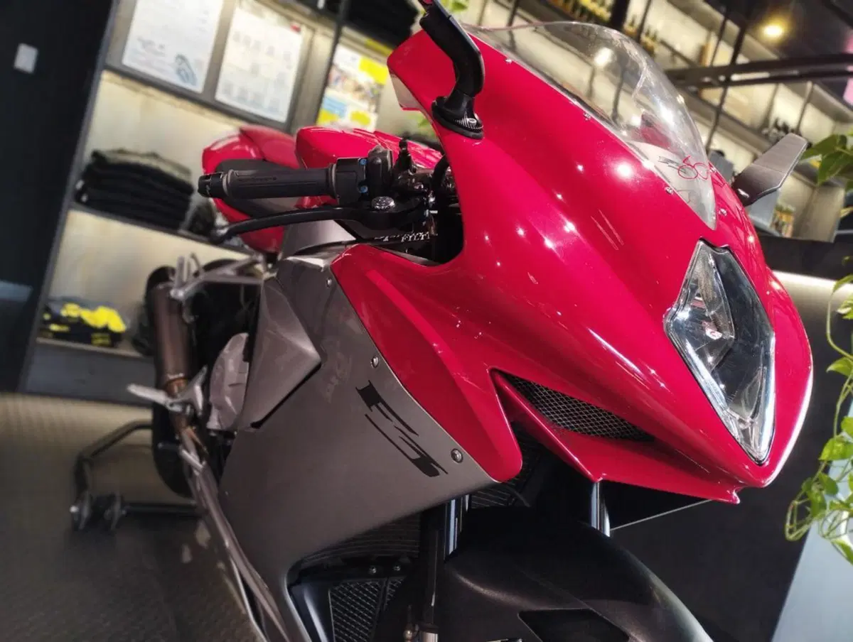 MV Agusta F3 675 (2011 - 15) (3)