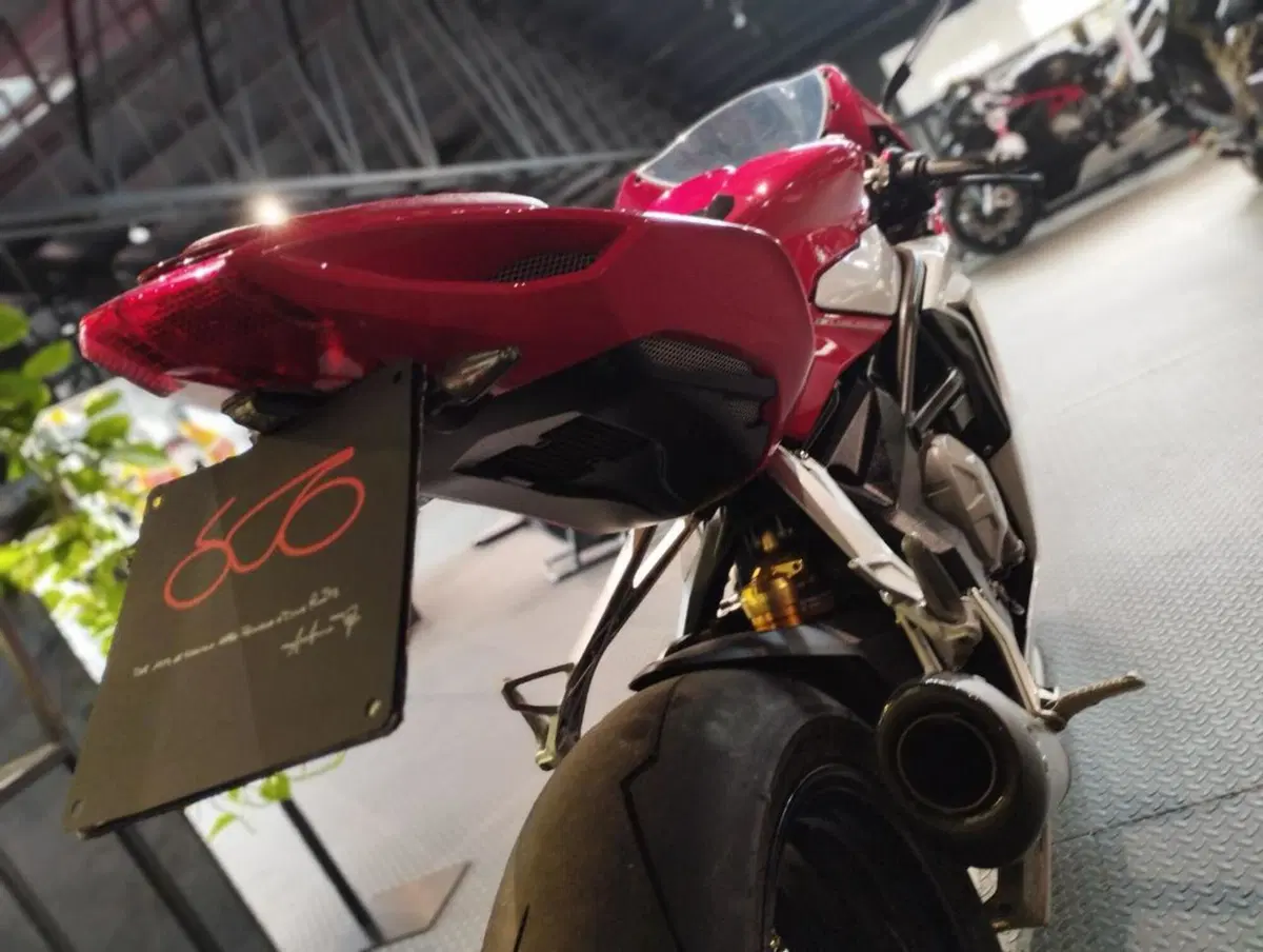 MV Agusta F3 675 (2011 - 15) (6)
