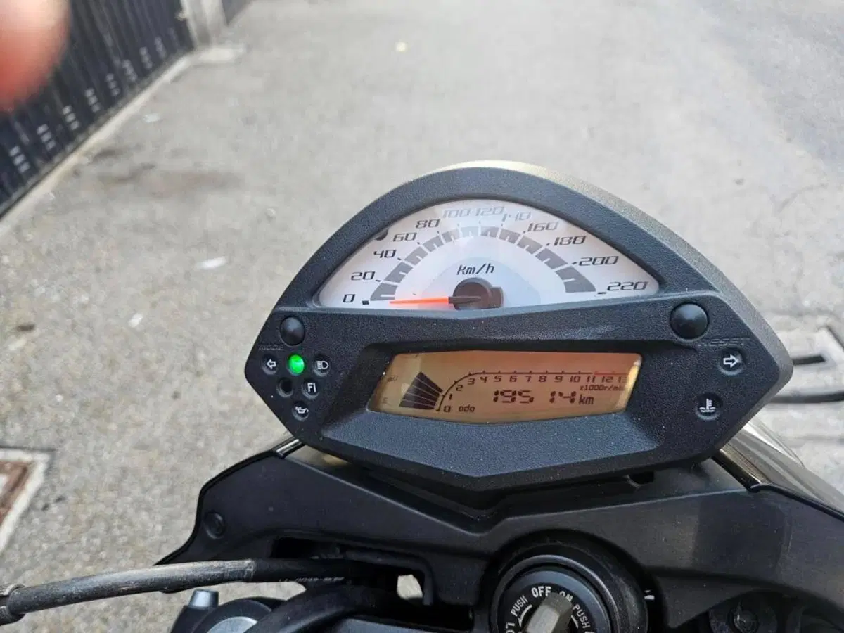 Kawasaki ER-6N (2009 - 11) (6)