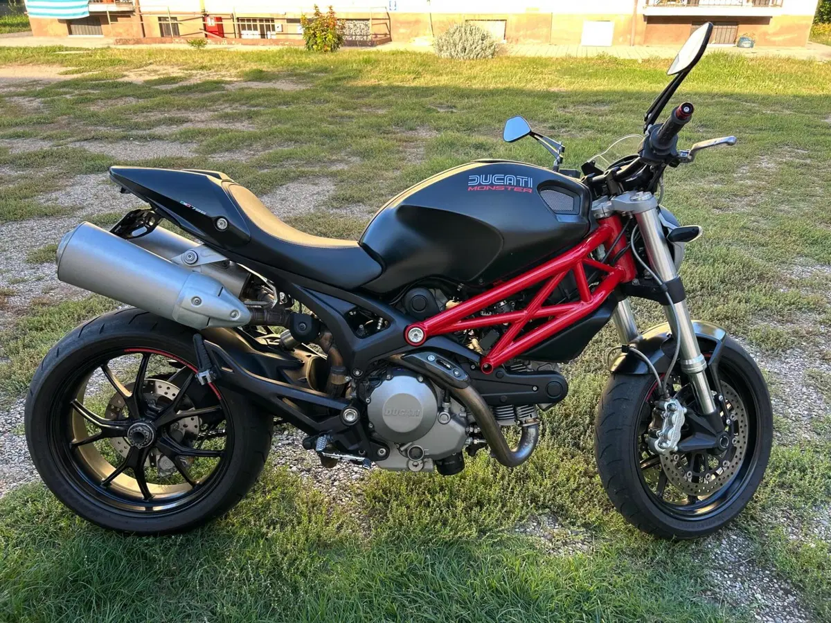 Ducati Monster 796 (2010 - 13) (2)