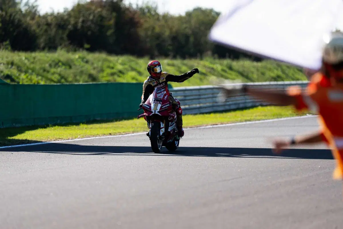 SBK 2026, Nicolò Bulega: “Questo titolo è per me e per chi ha creduto in me” (3)
