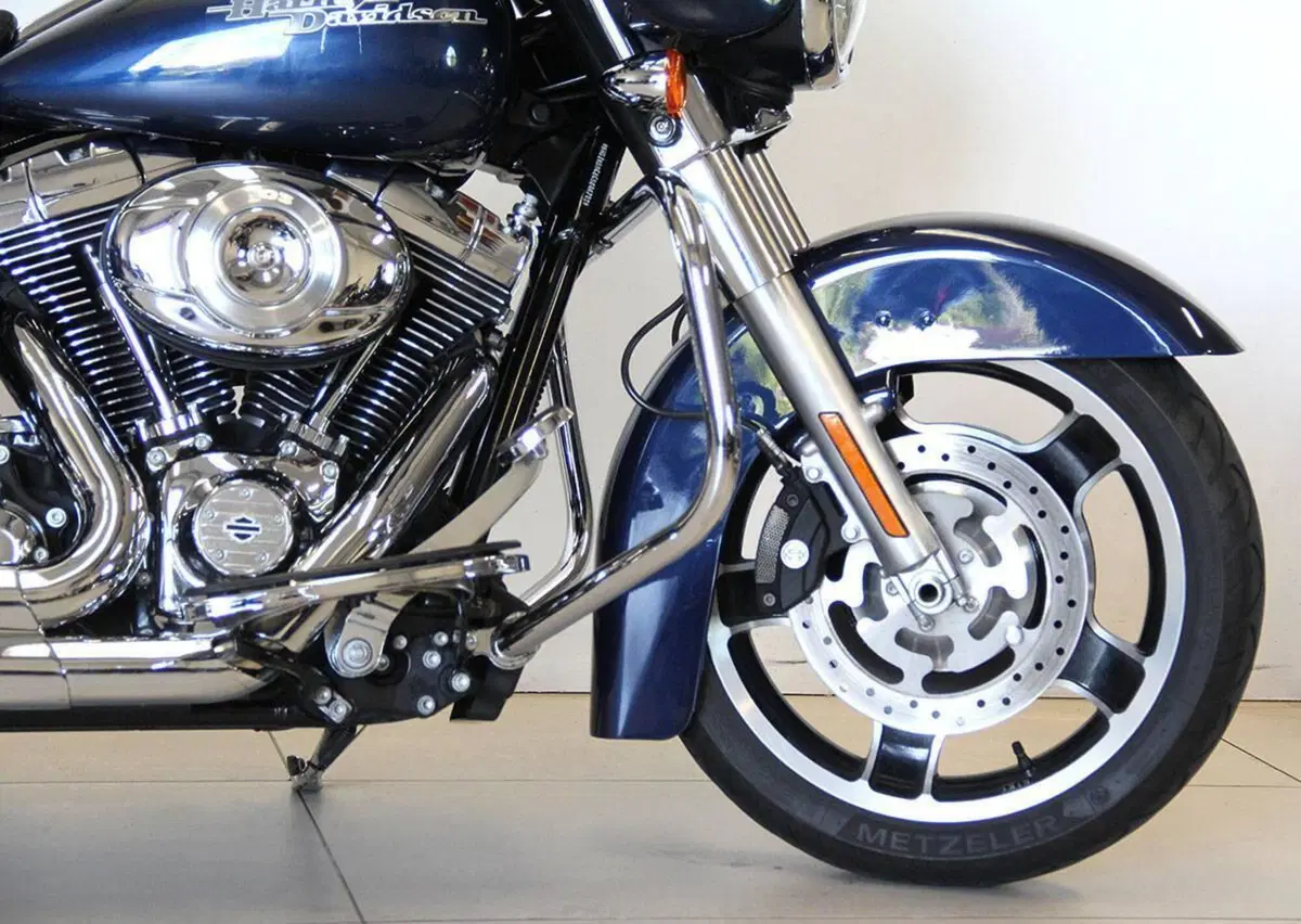 Harley-Davidson 1690 Street Glide (2011 - 13) - FLHX (2)