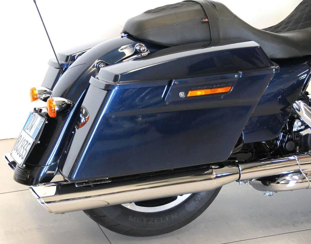 Harley-Davidson 1690 Street Glide (2011 - 13) - FLHX (3)
