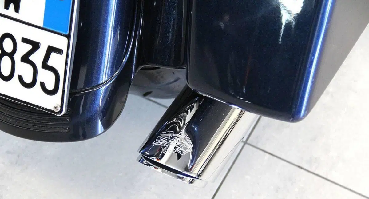 Harley-Davidson 1690 Street Glide (2011 - 13) - FLHX (4)