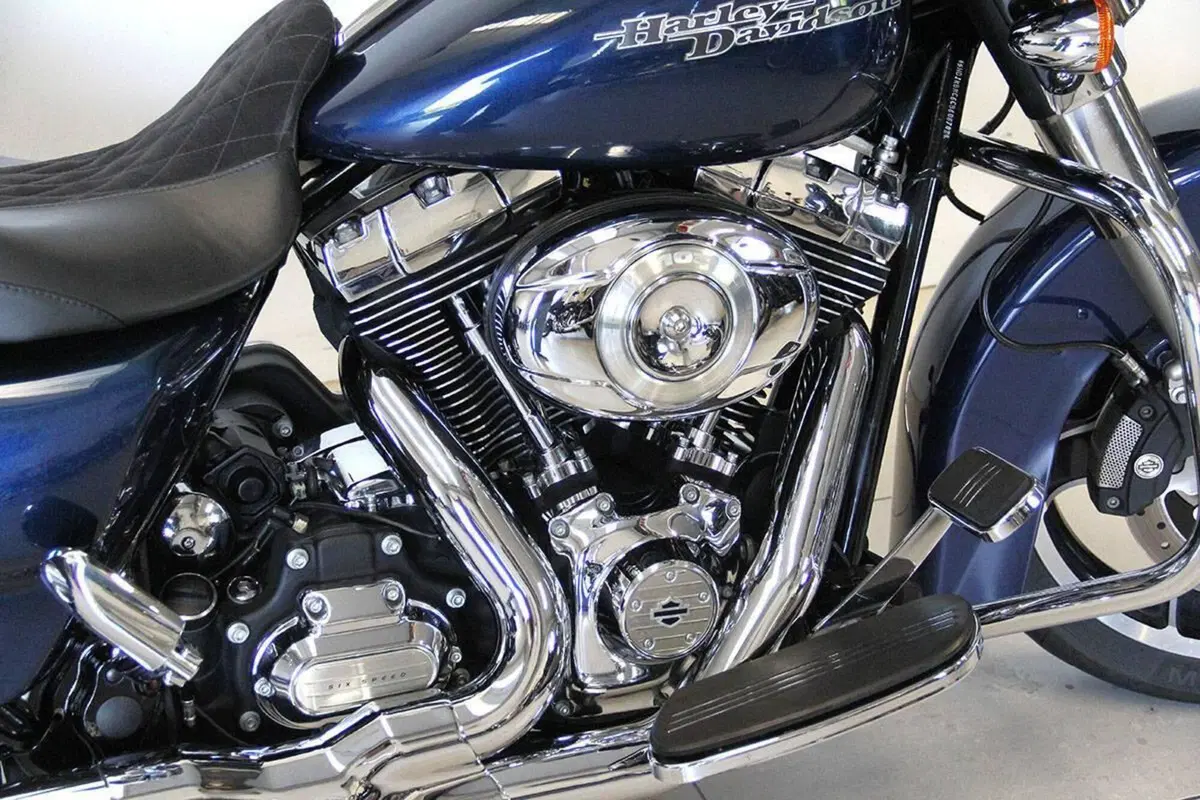 Harley-Davidson 1690 Street Glide (2011 - 13) - FLHX (6)