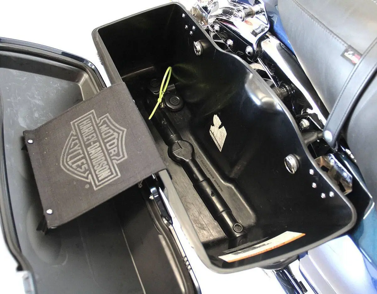 Harley-Davidson 1690 Street Glide (2011 - 13) - FLHX (8)