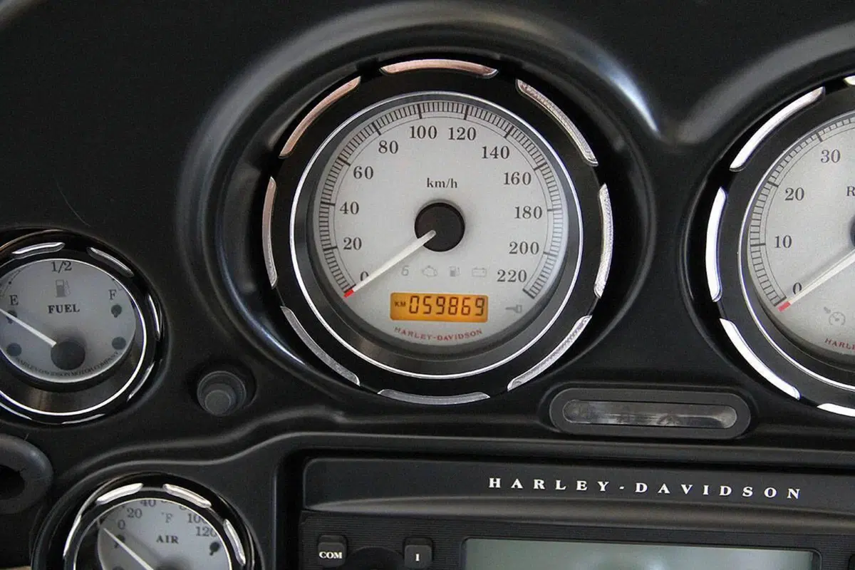 Harley-Davidson 1690 Street Glide (2011 - 13) - FLHX (12)