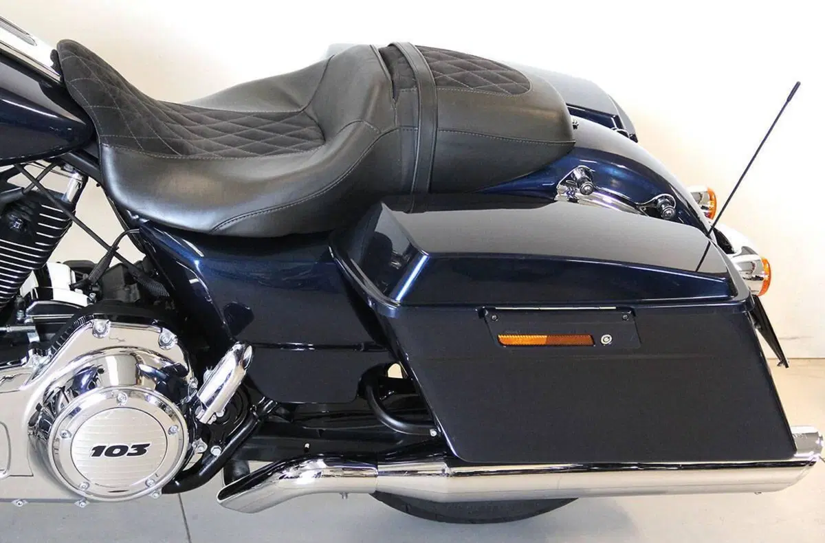 Harley-Davidson 1690 Street Glide (2011 - 13) - FLHX (14)
