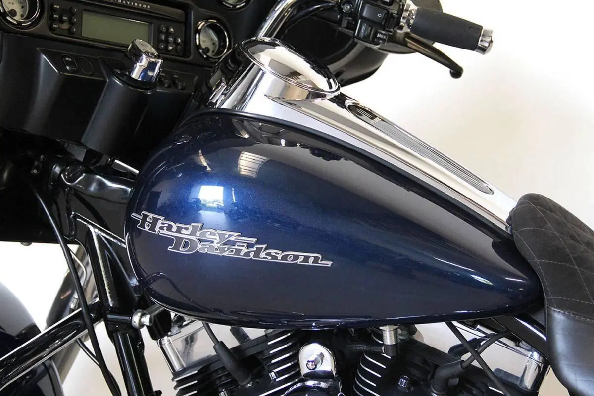 Harley-Davidson 1690 Street Glide (2011 - 13) - FLHX (19)