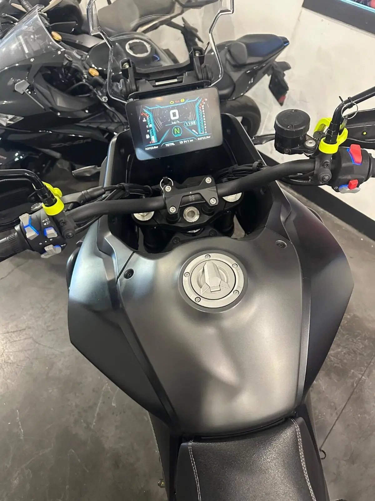 QJ Motor SVT 650 X (2024) (13)