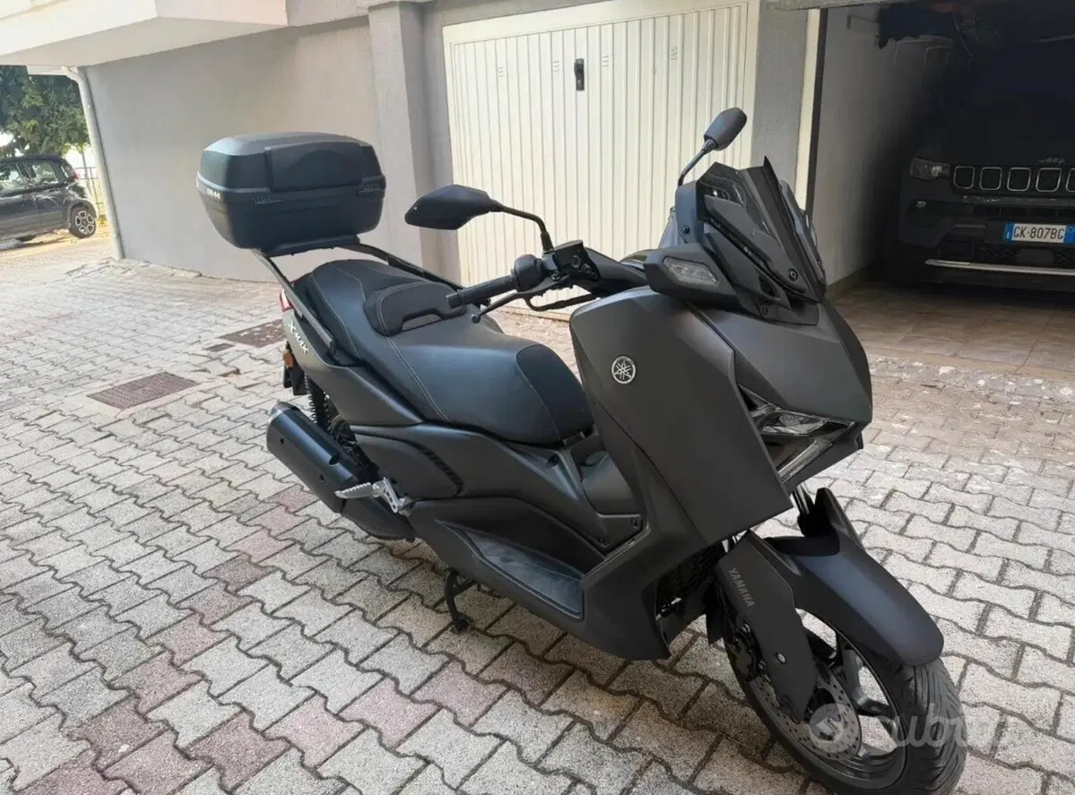 Yamaha X-Max 300 Tech Max (2021 - 24) (2)