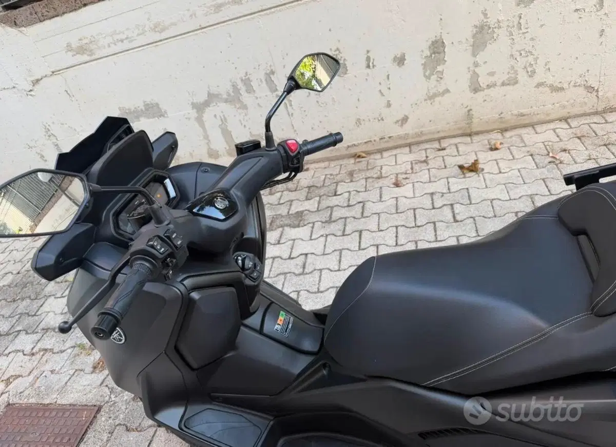 Yamaha X-Max 300 Tech Max (2021 - 24) (4)