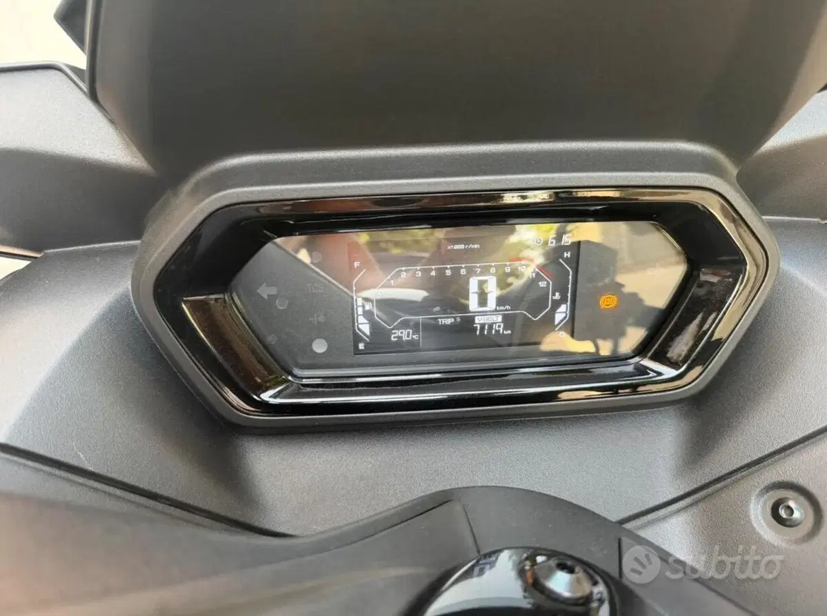 Yamaha X-Max 300 Tech Max (2021 - 24) (5)