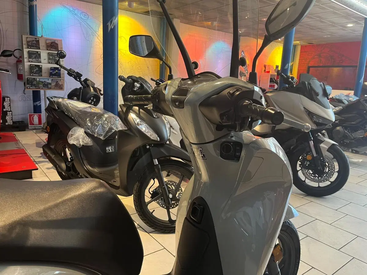 Honda SH 125i (2024 - 25) (2)