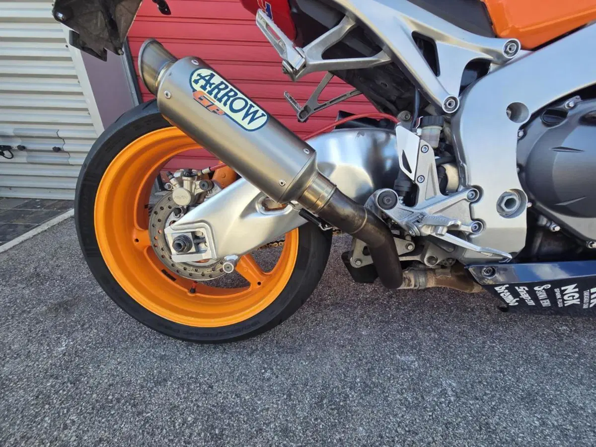 Honda CBR 1000 RR Fireblade (2008 - 11) (6)