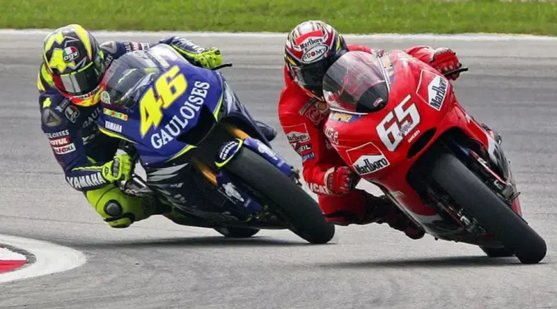 Capirossi davanti a Rossi