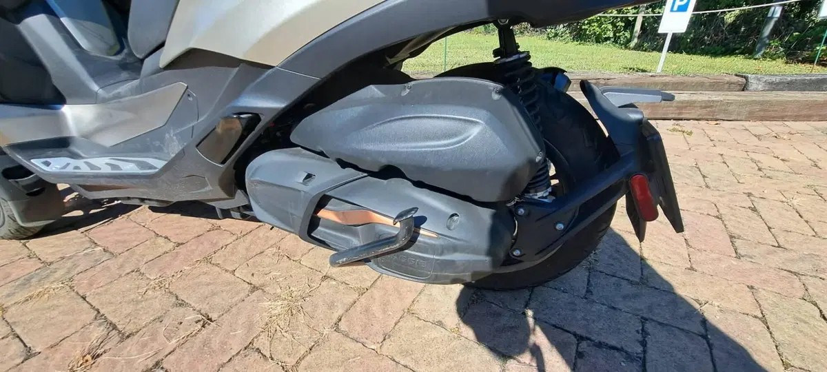 Piaggio MP3 530 ABS Hpe (2023 - 24) (10)