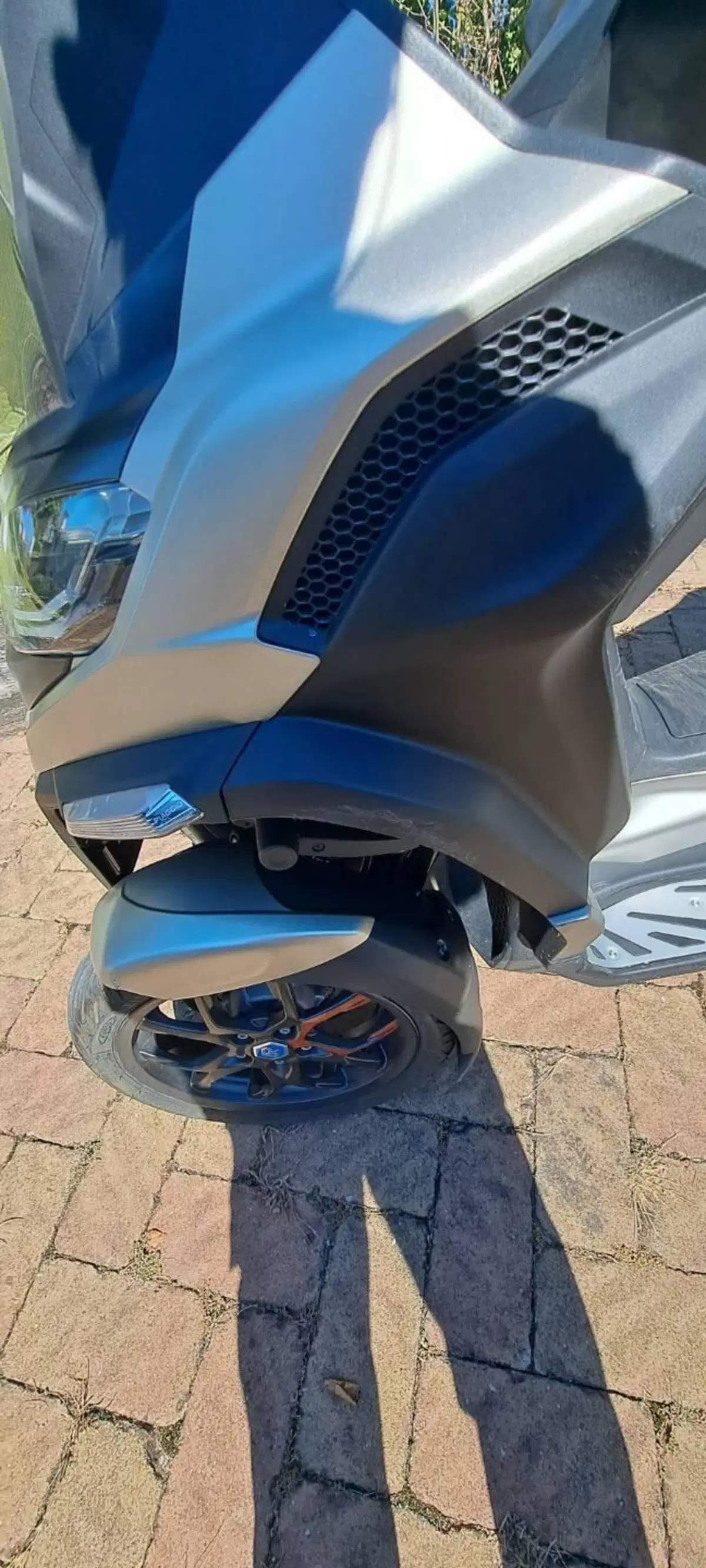 Piaggio MP3 530 ABS Hpe (2023 - 24) (11)