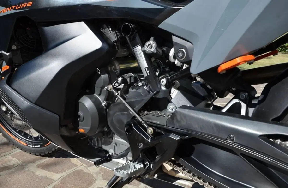KTM 890 Adventure (2023 - 26) (9)