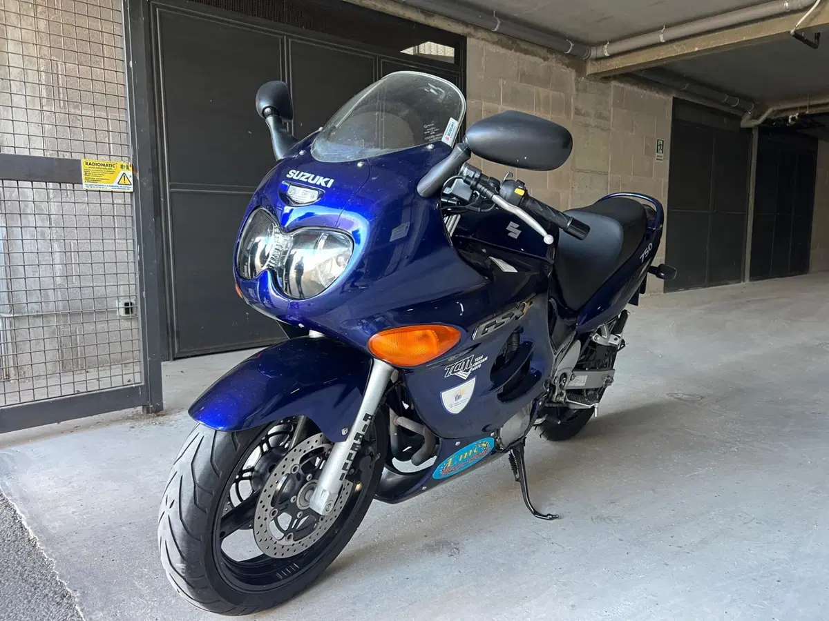 Suzuki GSX 750 F (1999 - 06) (3)