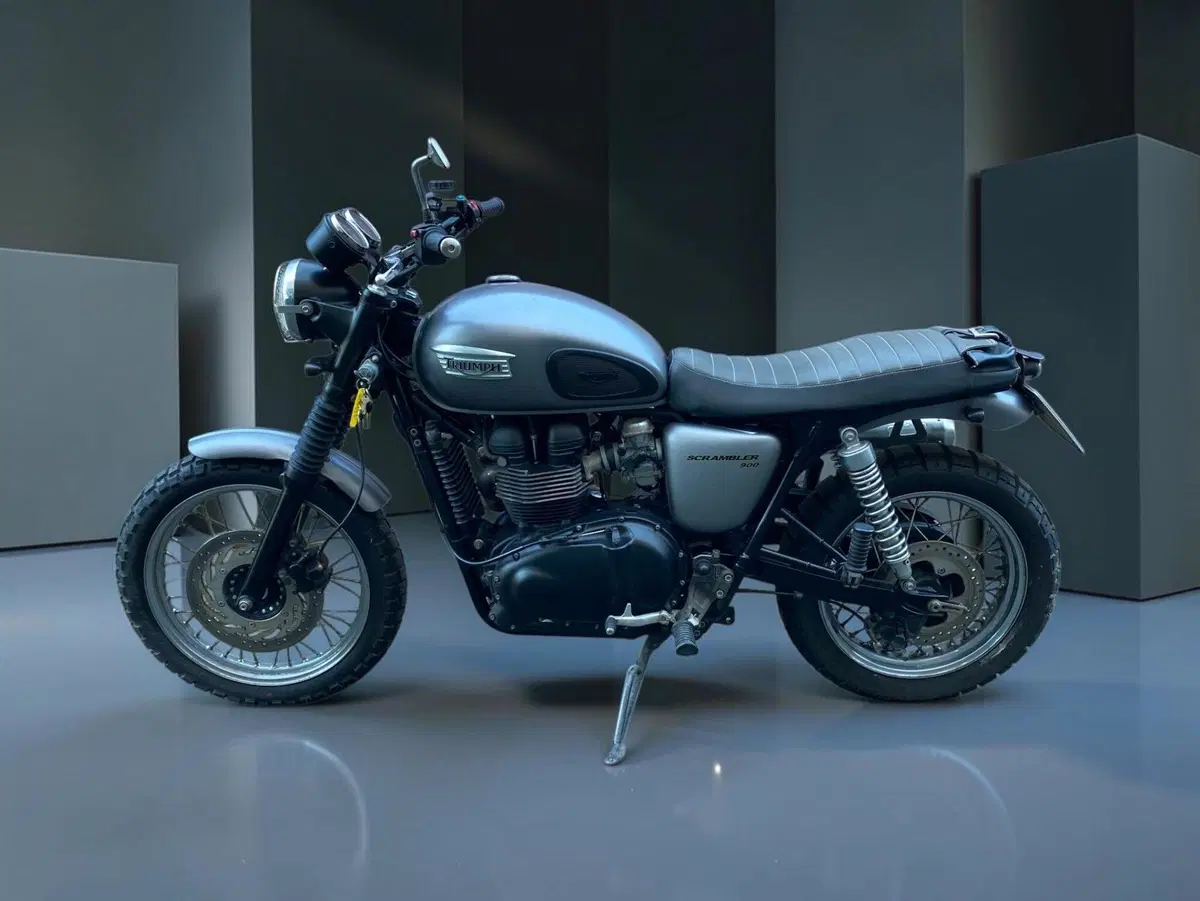 Triumph Scrambler (2006 - 17) (2)