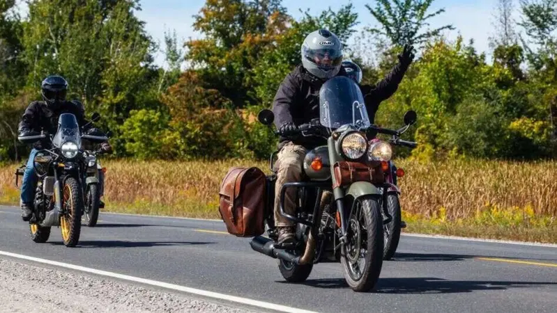 Royal Enfield One Ride 2026: 150.000 motociclisti in sella per salvare il leopardo delle nevi