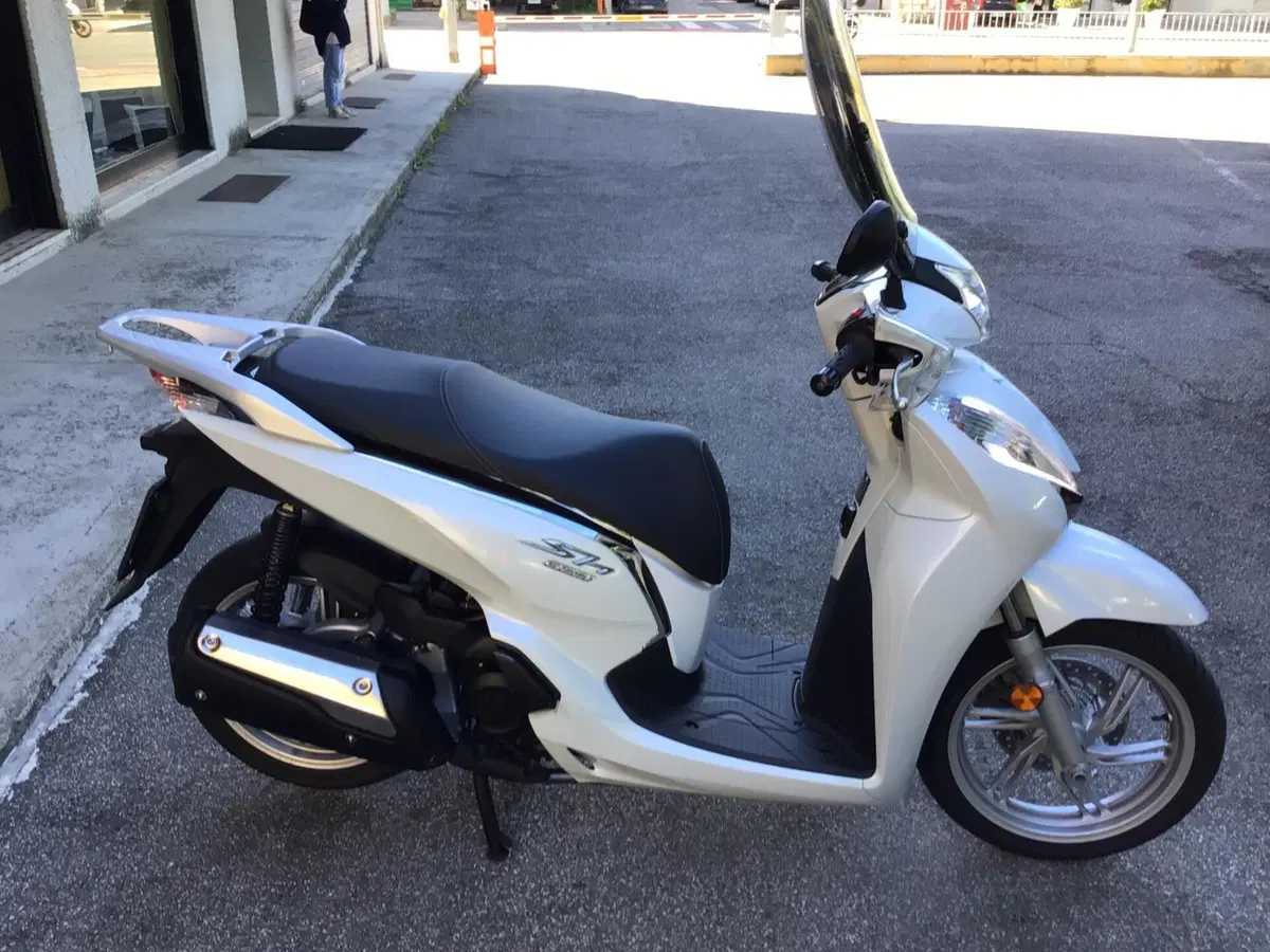 Honda SH 300 i ABS (2016 - 20) (4)
