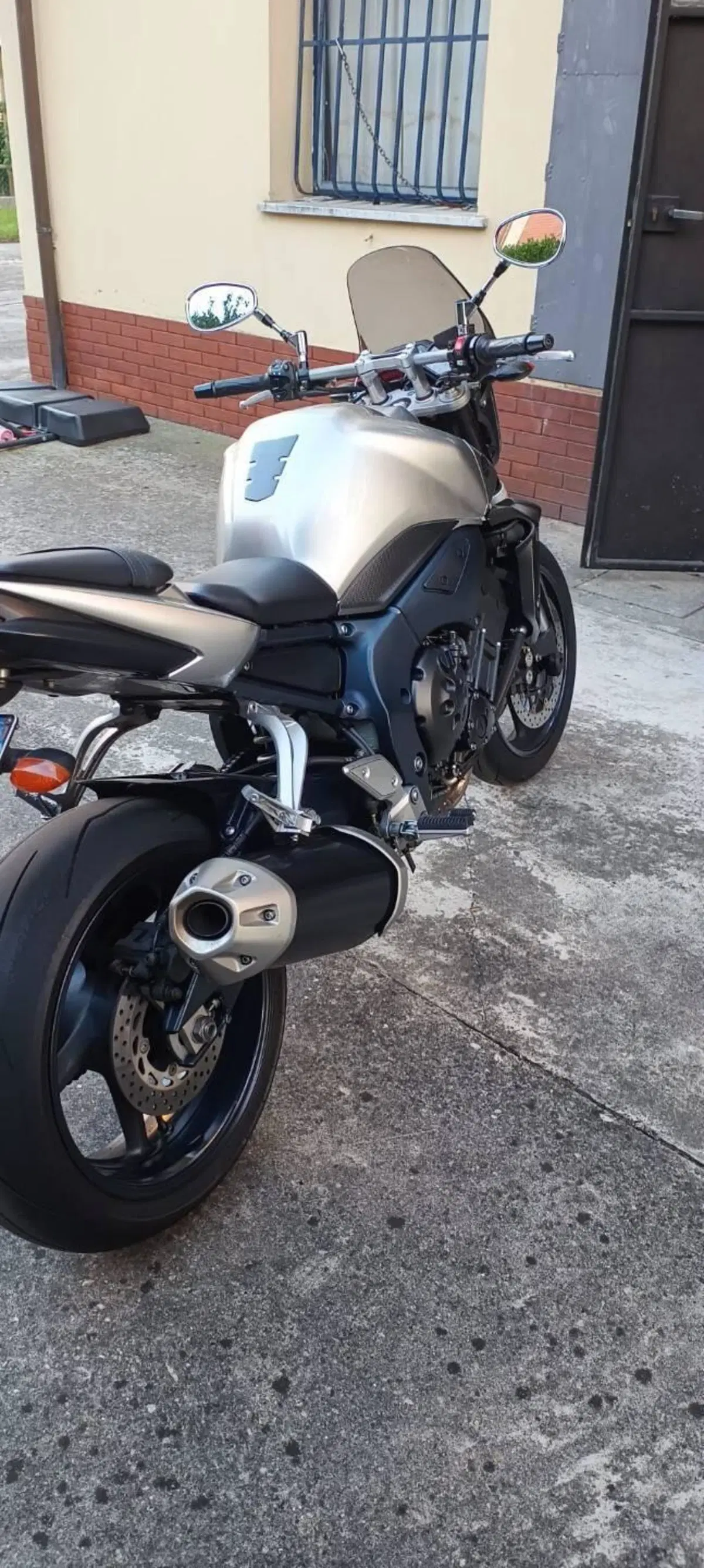 Yamaha FZ1 (2006 - 16) (4)