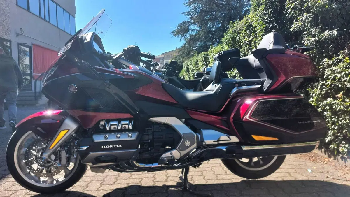 Honda GL 1800 Gold Wing Tour DTC (2018 - 20) (4)