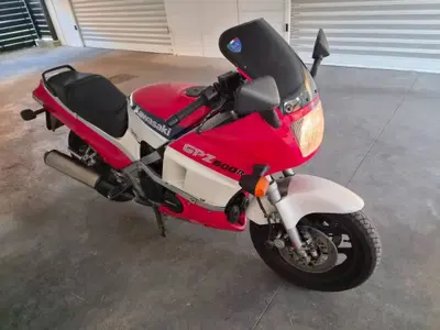 Kawasaki GPZ600r  d'epoca