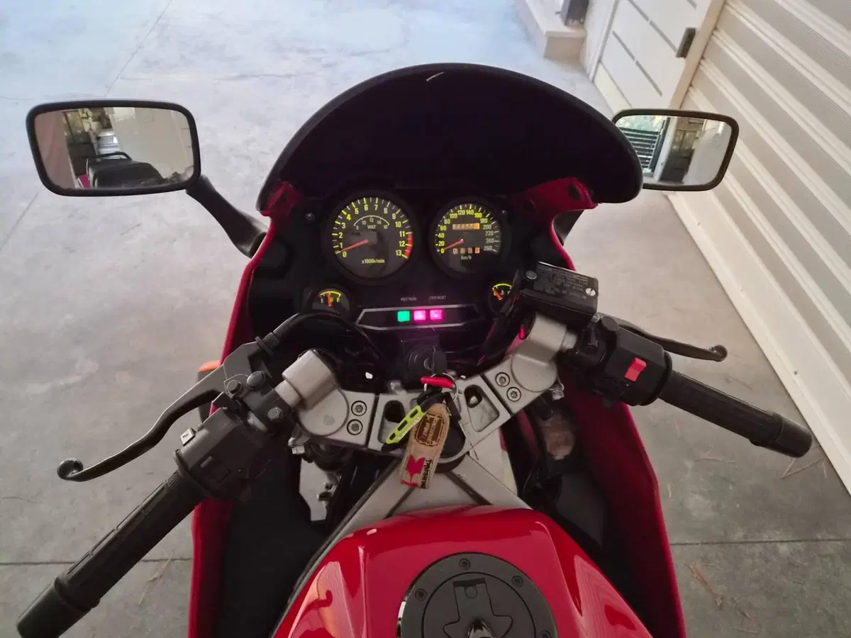 Kawasaki GPZ600r  (3)