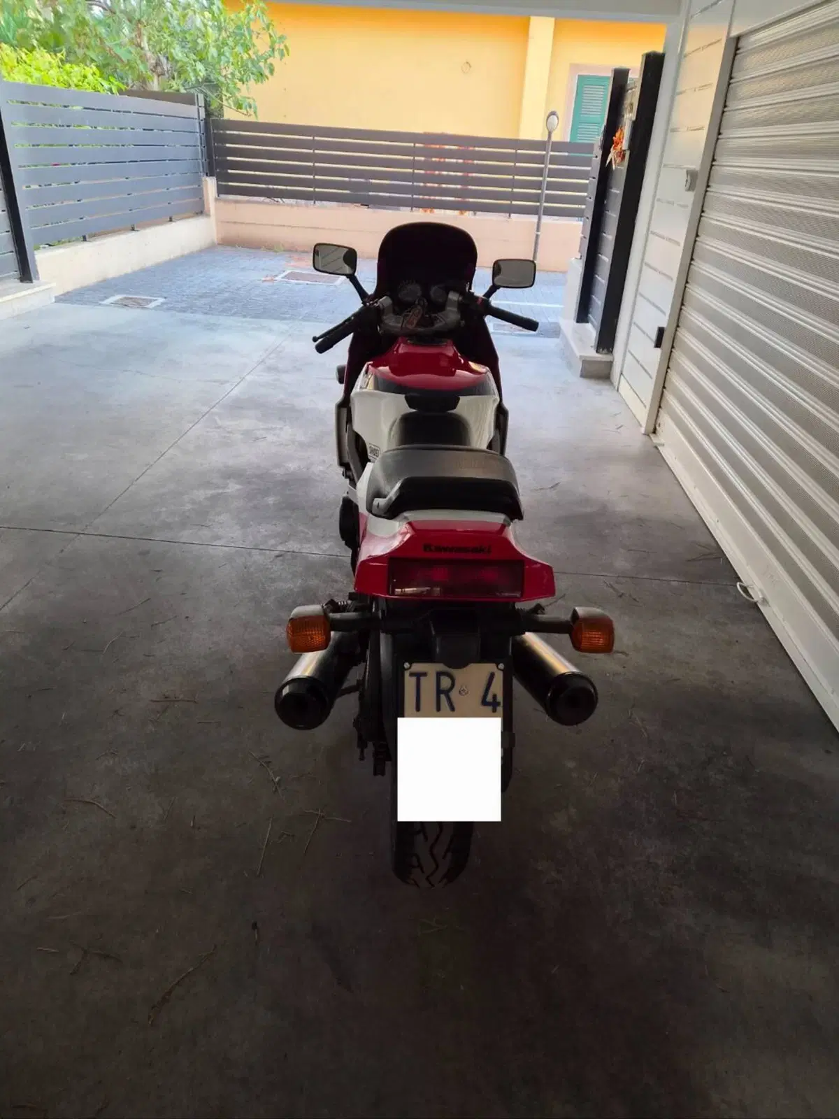 Kawasaki GPZ600r  (6)