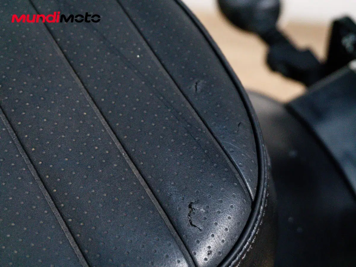 Moto Guzzi V9 Bobber Sport (2019 - 20) (13)