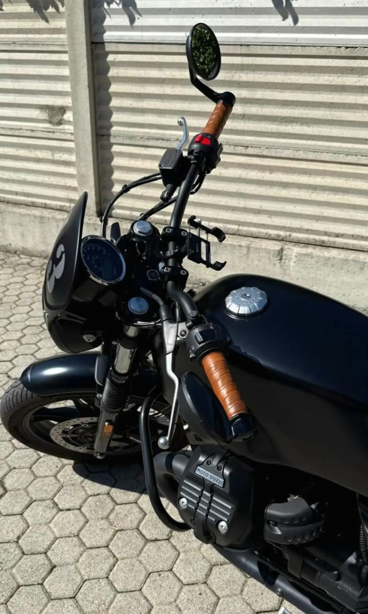 Moto Guzzi V7 III Stone Night Pack (2019 - 20) (2)