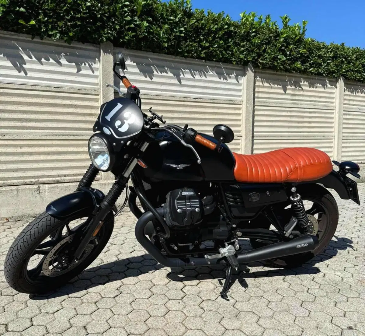 Moto Guzzi V7 III Stone Night Pack (2019 - 20)