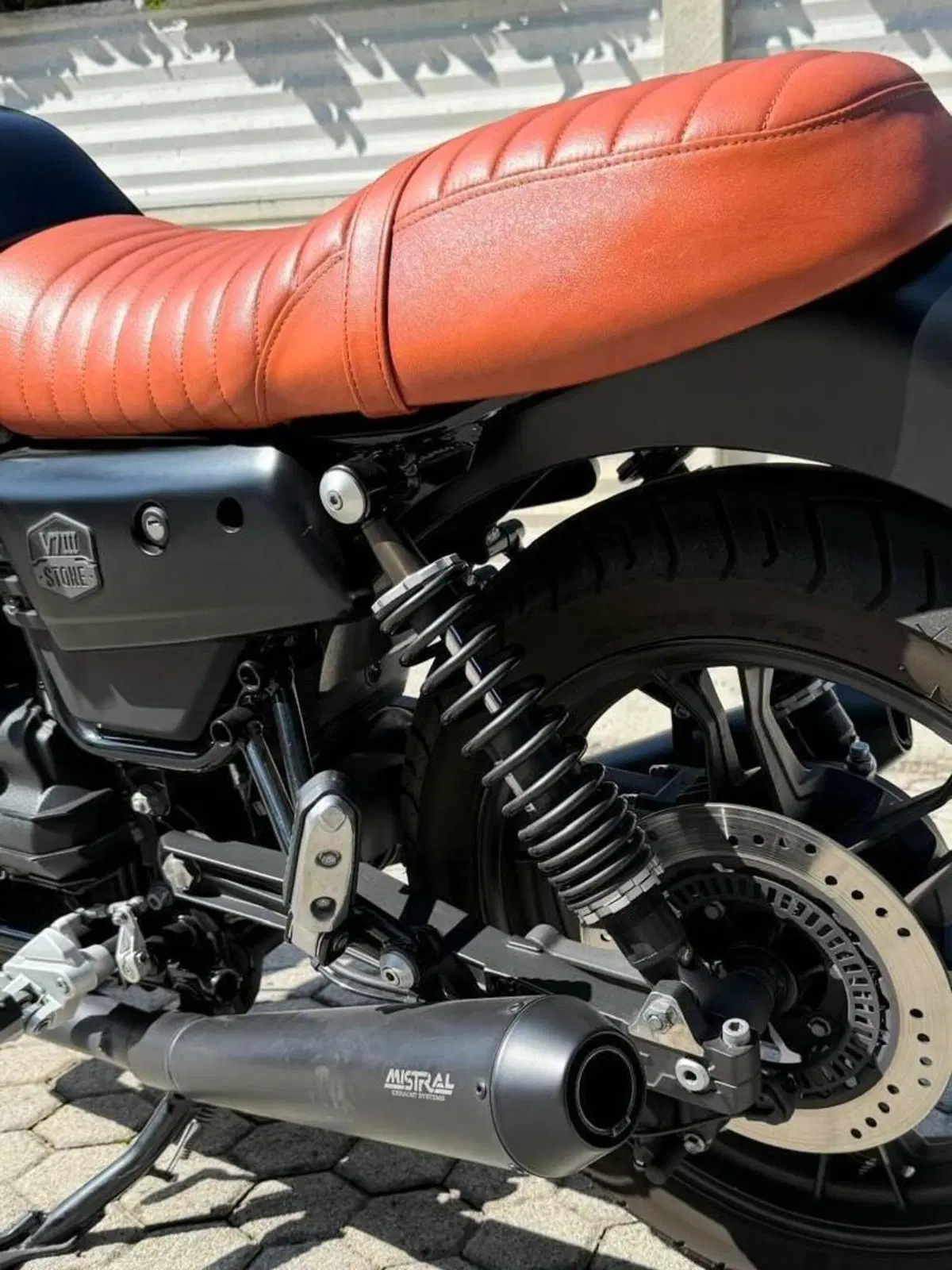 Moto Guzzi V7 III Stone Night Pack (2019 - 20) (5)