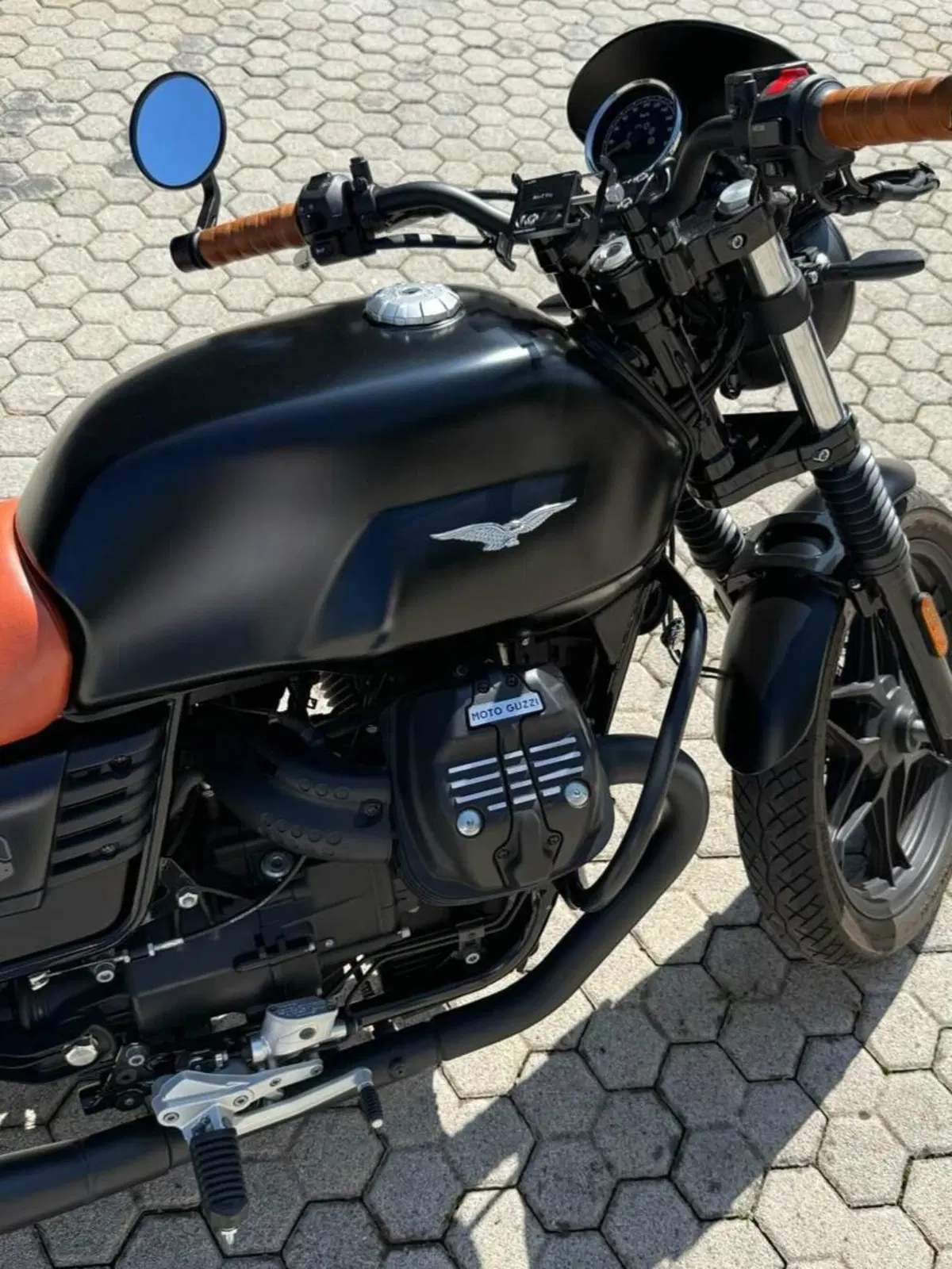 Moto Guzzi V7 III Stone Night Pack (2019 - 20) (7)