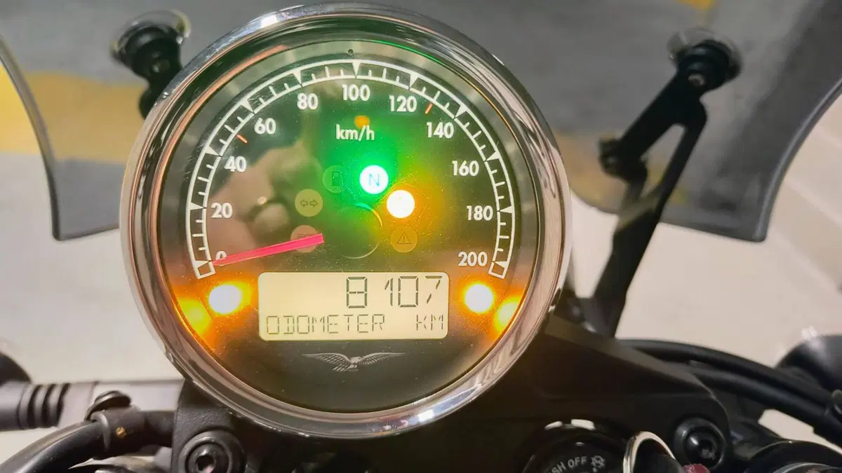 Moto Guzzi V7 III Stone (2017 - 20) (5)