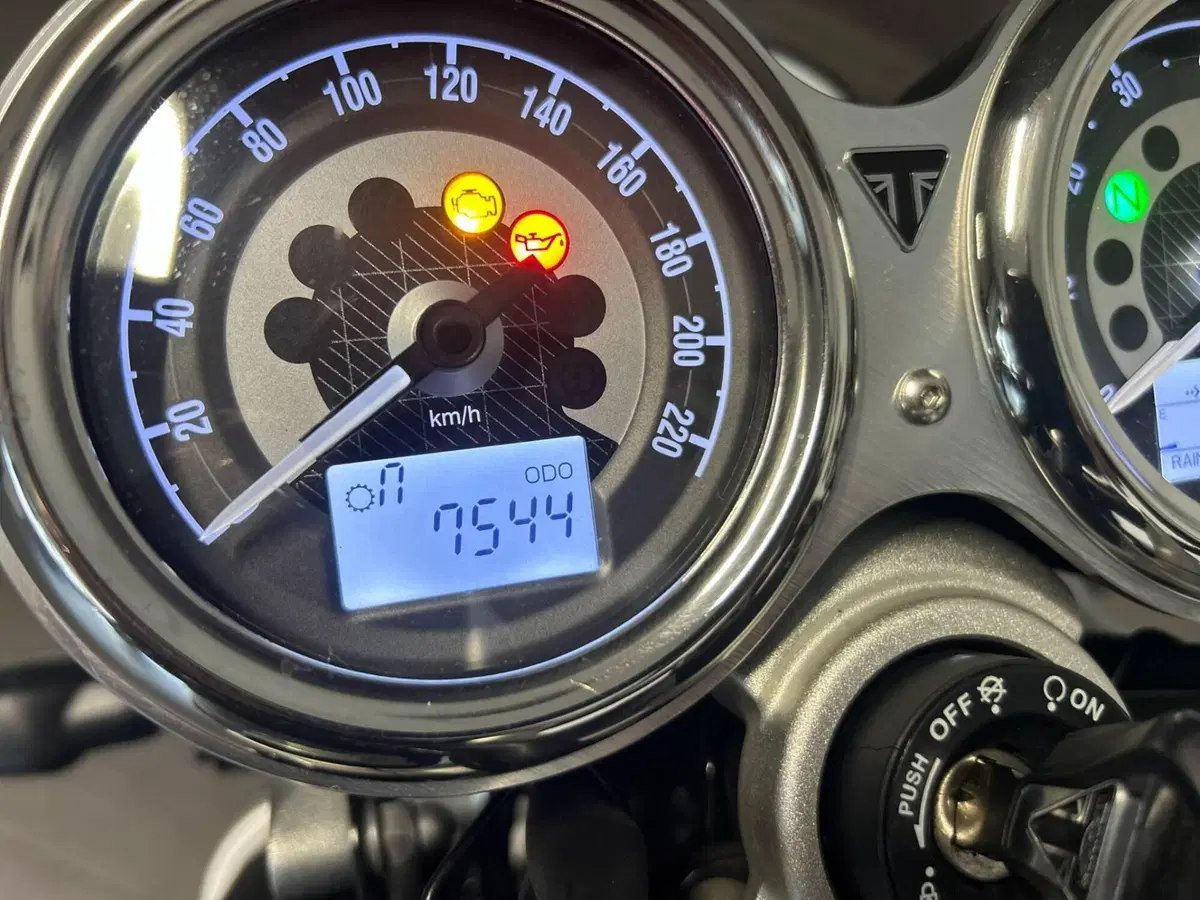 Triumph Speed Twin 1200 (2021 - 24) (5)