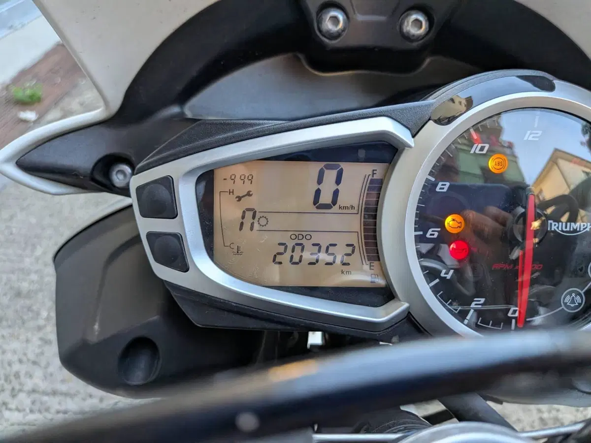 Triumph Street Triple R (2013 - 14) (4)