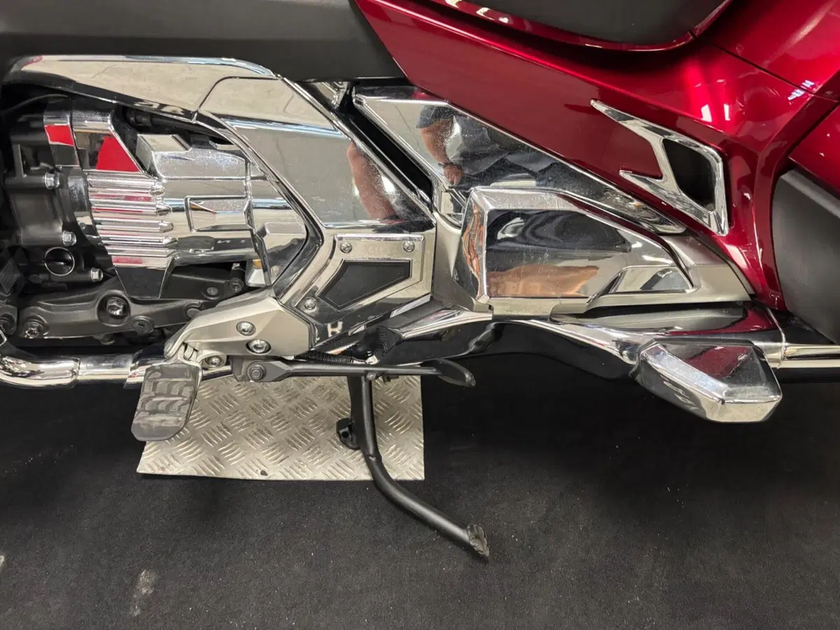 Honda GL 1800 Gold Wing Tour DTC (2018 - 20) (5)